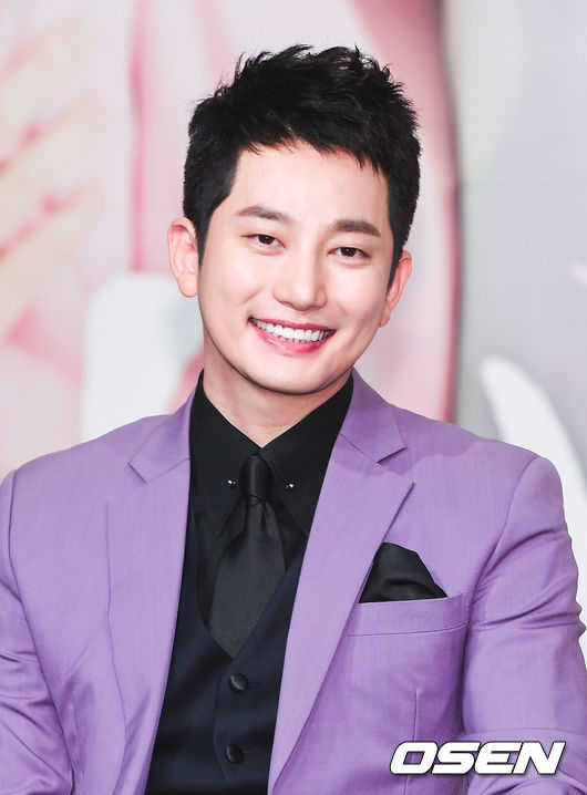 [OSEN=박준형 기자] 29일 오후 서울 영등포 타임스퀘어 아모리스홀에서 진행된 KBS2 ‘황금빛 내 인생’제작발표회에서 배우 박시후가 미소 짓고 있다. /  soul1014@osen.co.kr
