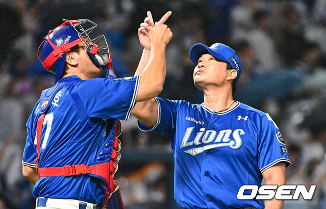 [OSEN=창원, 이석우 기자] 삼성 라이온즈 오승환과 강민호가 NC 다이노스에 3-2로 역전승 후 세리머니를 하고 있다. 2024.05.11 / foto0307@osen.co.kr