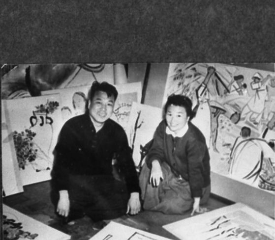 화실의 김기창(왼쪽), 박래현 부부. 중앙포토