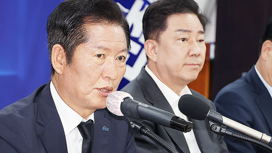  더불어민주당 정청래 대표가 8일 전남 무안군 전남도당에서 취임 후 처음으로 열린 현장 최고위원회의에서 발언하고 있다. 연합뉴스