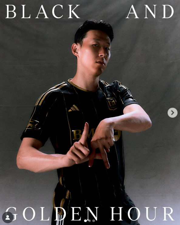 LAFC 손흥민이 양손으로 LA를 만드는 포즈를 취하고 있다. [사진 LAFC 인스타그램]