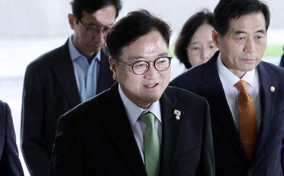우원식 국회의장이 7일 오전 서울 서초구 서울고등검찰청에 마련된 내란 특검 사무실로 참고인 자격으로 출석하고 있다. 김성룡 기자