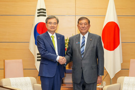 조현 외교부 장관이 지난달 29일 일본 도쿄 소재 총리관저에서 이시바 시게루 일본 총리를 예방하고 있다. 사진 외교부