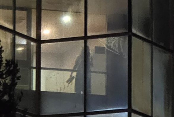경북 경주의 한 호텔 여자 사우나와 탈의실이 외부에서 훤히 들여다 보이는 모습. 사진 온라인 커뮤니티