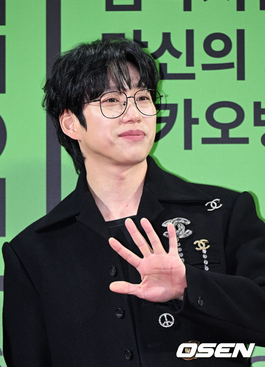 [OSEN=이대선 기자] 26일 오후 서울 고척스카이돔에서 2022 멜론뮤직어워드(MMA2022)가 열렸다.가수 십센치가 레드카펫을 밟고 있다. 2022.11.26 /sunday@osen.co.kr