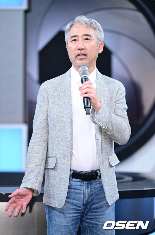 [OSEN=최규한 기자] 11일 오후 경기도 고양시 MBC 드림센터 녹화 스튜디오에서 MBC에브리원 ‘히든아이’ 1주년 기자간담회가 열렸다.‘히든아이’는 CCTV, 바디캠, 블랙박스 등 다양한 영상을 통해 사건, 사고를 분석하는 범죄 분석 코멘터리 쇼이다.김구산 MBC에브리원 방송본부장이 인사말을 전하고 있다. 2025.08.11 / dreamer@osen.co.kr