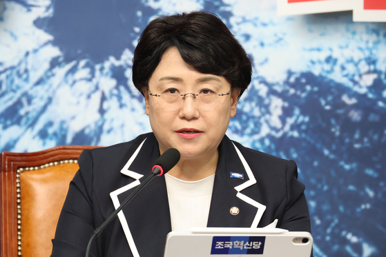 김선민 조국혁신당 대표 권한대행이 11일 오전 서울 여의도 국회에서 열린 최고위원회의에서 발언하고 있다. 뉴스1