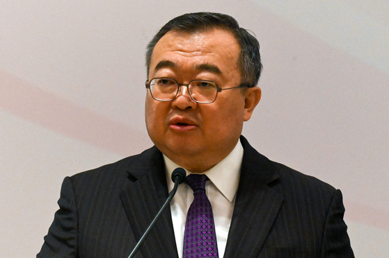 류젠차오 중국공산당 중앙대외연락부장이 지난 2024년 3월 27일 싱가포르 샹그릴라 호텔에서 열린 포럼에서 발언하고 있다. 류 부장은 지난달 30일 해외 순방을 마치고 귀국한 이후 행방이 묘연한 상태다. AFP