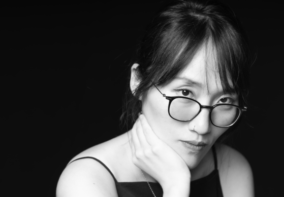 이희주는 사랑의 이면을 과감하게 다뤄 온 작가다. 권혁재 사진전문기자
