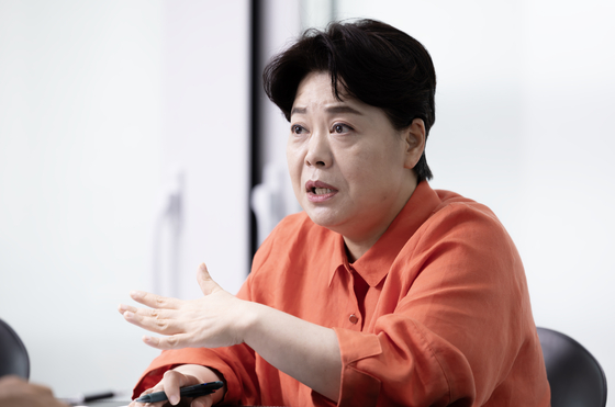 윤희숙 국민의힘 혁신위원장이 지난 1일 서울 여의도 국민의힘 중앙당사에서 중앙일보와 인터뷰를 하고 있는 모습. 임현동 기자