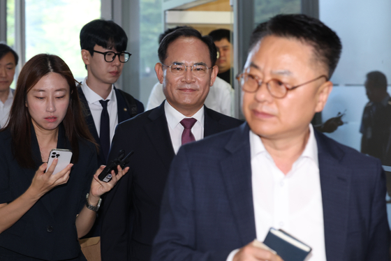 임종득 국민의힘 의원이 12일 오전 서울 서초구 순직해병 특검팀(이명현 특별검사) 사무실에 피의자 신분으로 출석하고 있다. 뉴스1