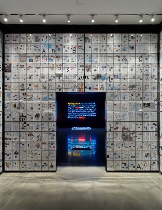 타바레스 스트란의 작품 <Six Thousand Years>(2018)출처:  Tavares Strachan, courtesy of the artist and Regen Projects, Los Angeles, photo by Brian Forrest