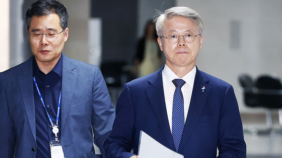  더불어민주당 '국민주권 검찰정상화' 특별위원장인 민형배 의원이 7일 오후 서울 여의도 국회 의원회관에서 열린 검찰개혁 관련 당·정·대(여당·정부·대통령실) 협의에 참석하고 있다. 뉴스1