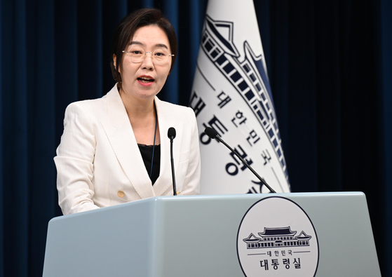 강유정 대변인이 12일 서울 용산 대통령실 청사에서 이재명 대통령의 미국방문 일정을 브리핑하고 있다. 대통령실사진기자단 
