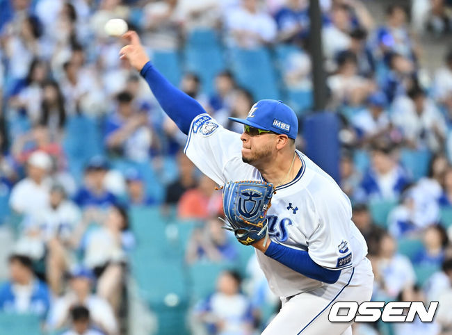 [OSEN=대구, 이석우 기자] 13일 대구삼성라이온즈파크에서 2025 신한 SOL 뱅크 KBO 리그 삼성 라이온즈와 KIA 타이거즈의 경기가 열렸다. 홈팀 삼성은 후라도가, 방문팀 KIA는 올러가 선발 출전했다. 삼성 라이온즈 선발 투수 후라도가 역투하고 있다. 2025.08.13 / foto0307@osen.co.kr