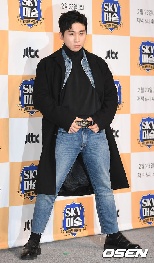 [OSEN=곽영래 기자] 개그맨 유세윤이 20일 오후 서울 마포구 베스트웨스턴프리미어 서울가든호텔에서 열린 JTBC 신규 예능 프로그램 ‘SKY머슬’ 제작발표회에 참석해 포토타임을 갖고 있다. / youngrae@osen.co.kr
