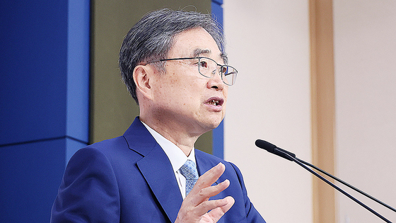  조현 외교부 장관이 14일 서울 종로구 외교부 청사에서 열린 내신 기자 간담회에서 답변하고 있다. 연합뉴스
