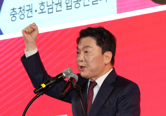 안철수 국민의힘 당대표 후보가 13일 대전 배재대에서 열린 국민의힘 제6차 전당대회 충청·호남 합동연설회에서 지지를 호소하고 있다. 뉴스1