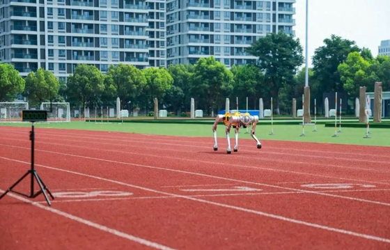 100미터 세계 최단 기록을 보유하게 된 중국 저장대 등 공동 연구팀이 개발한 로봇 '바이시' 사진 바이두 캡처
