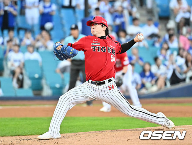 [OSEN=대구, 이석우 기자] 14일 대구삼성라이온즈파크에서 2025 신한 SOL 뱅크 KBO 리그 삼성 라이온즈와 KIA 타이거즈의 경기가 열렸다. 홈팀 삼성은 원태인이, 방문팀 KIA는 양현종이 선발 출전했다. KIA 타이거즈 선발 투수 양현종이 역투하고 있다. 2025.08.14 / foto0307@osen.co.kr