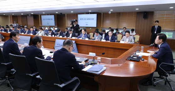 이재명 대통령이 14일 용산 대통령실에서 열린 수석보좌관회의에서 발언하고 있다. 연합뉴스