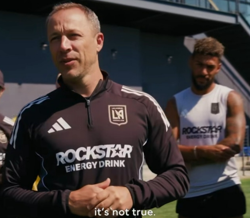 LAFC 체룬돌로 감독이 유쾌한 농담을 하고 있다. [사진 LAFC]