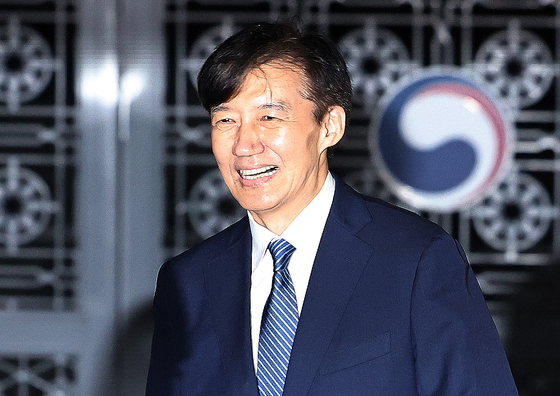 이재명 정부 첫 특별사면·복권 대상에 오른 조국 전 조국혁신당 대표가 15일 서울 구로구 서울남부구치소를 나서고 있다. 뉴스1