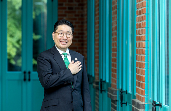 안중근 의사 유묵 '녹죽(綠竹)' 환수를 주도한 이상현 태인 대표가 14일 오전 덕수궁 돈덕전에서 중앙일보와 인터뷰를 하고 있다. 장진영 기자