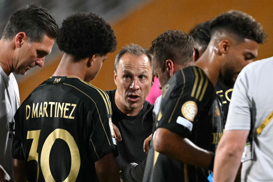 LAFC 체룬돌로(가운데) 감독. [AFP=연합뉴스]
