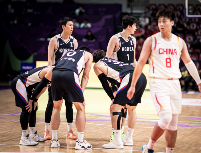 [사진] 중국과 8강전서 잘싸웠지만 패한 한국농구 / FIBA