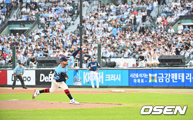 [OSEN=부산, 이석우 기자] 30일 부산 사직야구장에서 2025 신한 SOL 뱅크 KBO 리그 롯데 자이언츠와 NC 다이노스의 경기가 열렸다. 홈팀 롯데는 감보아가, 방문팀 NC는 목지훈이 선발 출전했다.롯데 자이언츠 선발 투수 감보아가 역투하고 있다. 2025.07.30 / foto0307@osen.co.kr
