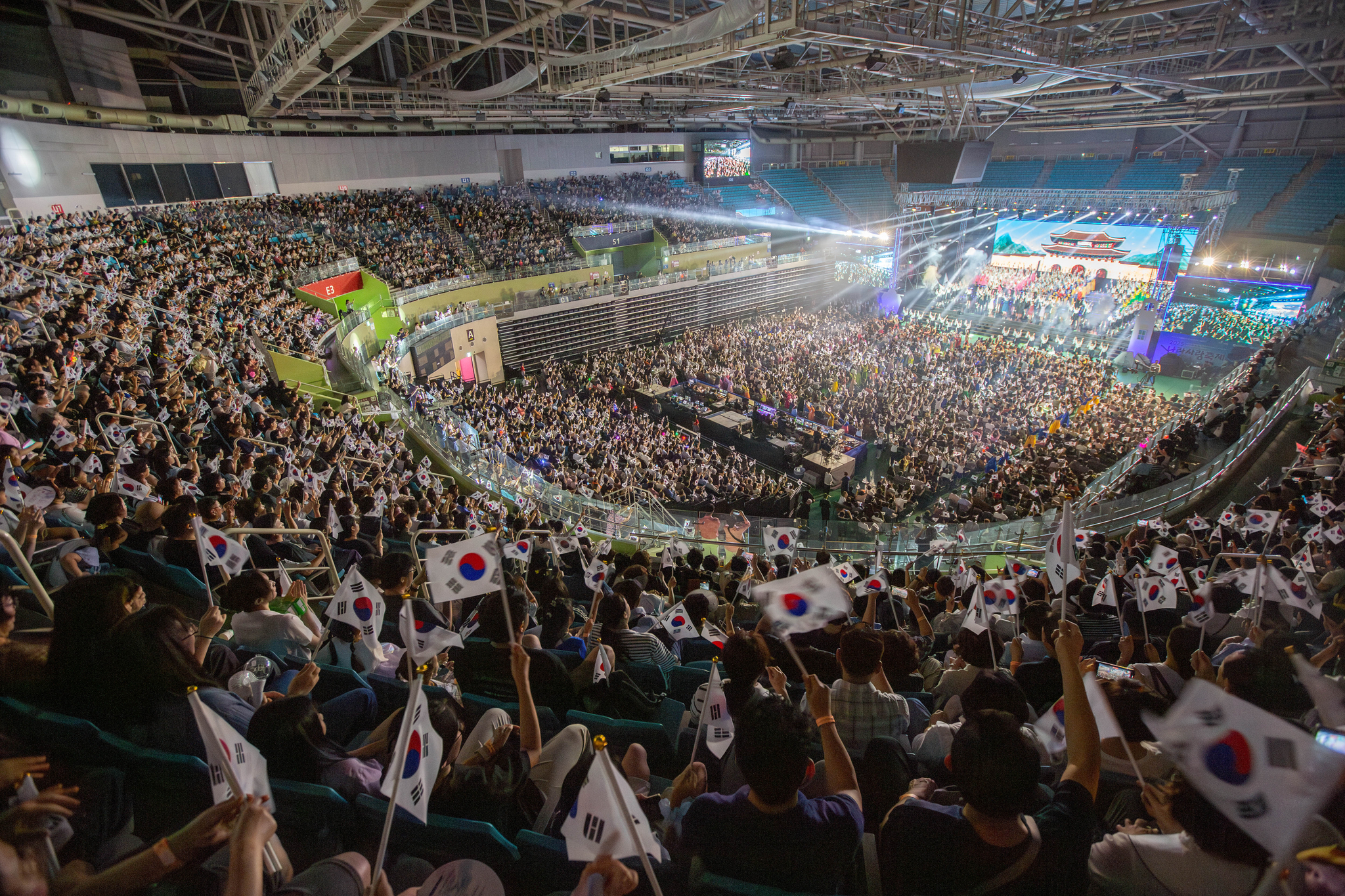 ▶2025 나라사랑축제가 지난 8월15일(금) 6000여 명의 관중이 운집한 가운데 인천삼산월드체육관에서 성황리에 펼쳐졌다 (극동방송 제공)