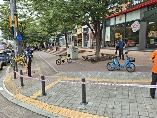 폭발물 설치 협박 취지의 글이 올라온 경기 수원의 한 패스트푸드점 현장, 경기소방 제공