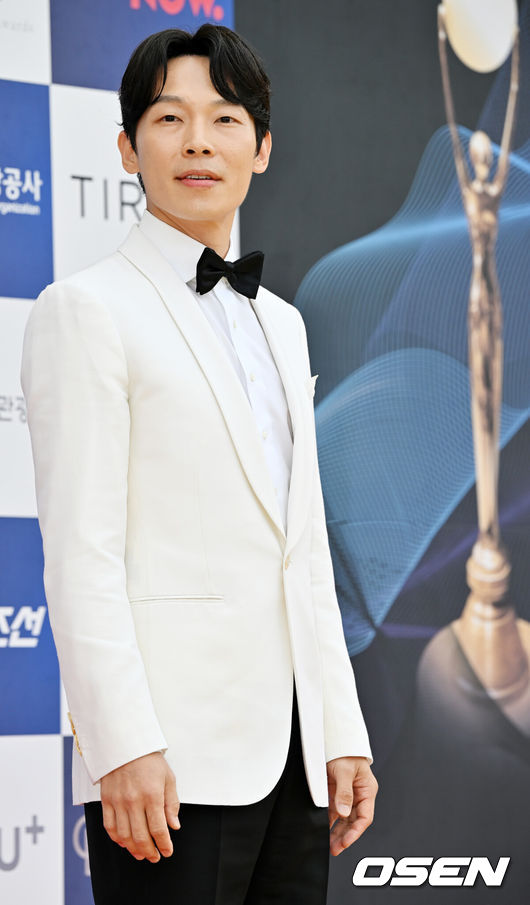 [OSEN=인천, 민경훈 기자] 19일 오후 인천 중구 인천 파라다이스시티에서 제1회 청룡시리즈어워즈(BSA 1st) 레드카펫 행사가 열렸다.배우 양경원이 레드카펫을 밟으며 포즈를 취하고 있다. 2022.07.19 / rumi@osen.co.kr