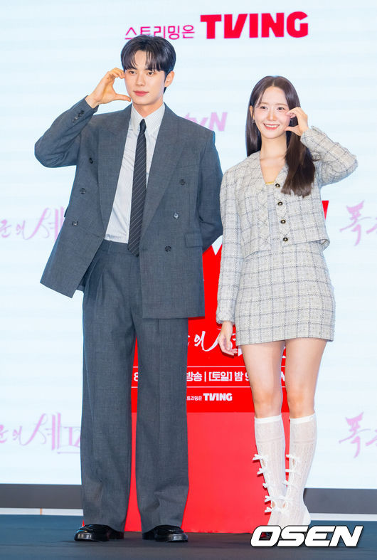 [OSEN=민경훈 기자]  19일 오후 서울 신도림 디큐브시티 내 더 세인트에서 tvN새 토일드라마‘폭군의 셰프’(연출 장태유) 제작발표회가 진행됐다.오는 23일 첫 방송 예정인 ‘폭군의 셰프’는 최고의 순간 과거로 타임슬립한 셰프(임윤아)가 최악의 폭군이자 절대 미각의 소유자인 왕을 만나며 벌어지는 서바이벌 판타지 로맨틱코미디 드라마이다.배우 이채민과 임윤아가 포즈를 취하고 있다. 2025.08.19 /rumi@osen.co.kr