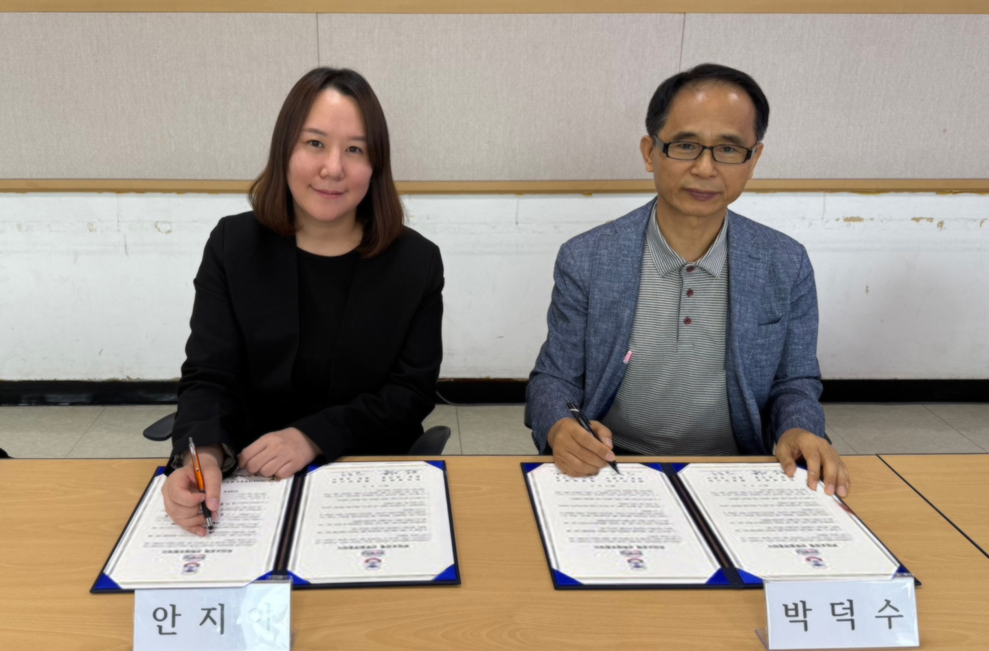 경복대학교 영상미디어콘텐츠학과 안지아교수와 ㈜바이오텍 박덕수 대표의 MOU 현장(사진 제공=경복대학교)