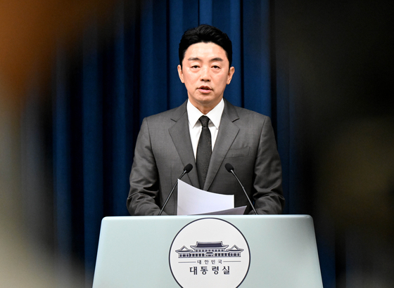 강훈식 대통령 비서실장이 13일 용산 대통령실 브리핑룸에서 교육부 장관을 비롯한 장관급 인선 관련 브리핑을 하고 있다. 대통령실사진기자단