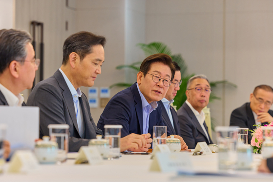 이재명 대통령이 19일 서울 용산 대통령실 청사에서 미·일 순방 경제인 간담회에서 발언하고 있다. 사진 대통령실