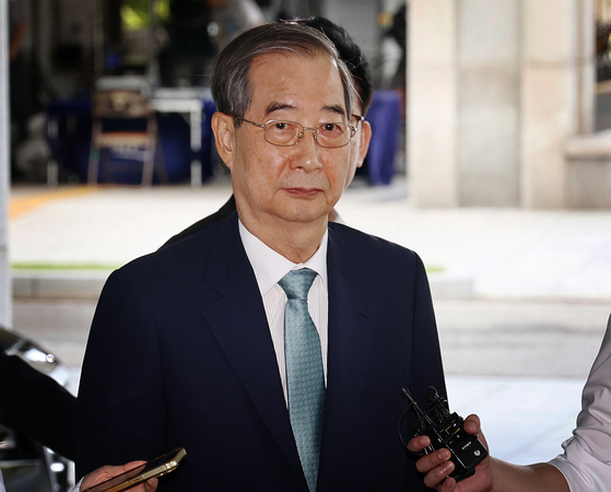 한덕수 전 국무총리가 19일 오전 피의자 신분 조사를 받기 위해 서울 서초동 서울검에 있는 내란 특검팀 사무실에 출석하고 있다. 뉴스1