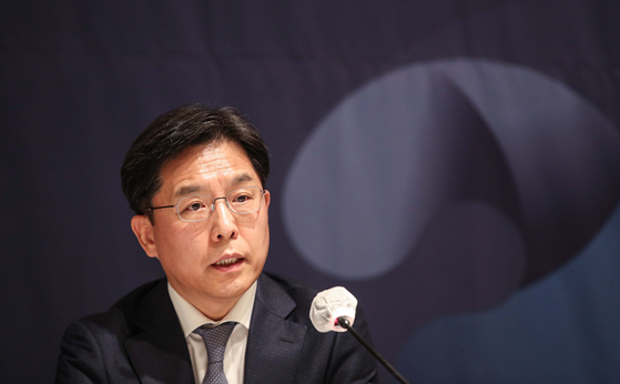 2021년 10월 노규덕 당시 외교부 한반도평화교섭본부장이 서울 종로구 포시즌스 호텔에서 국가안보전략원이 개최한 포럼에서 발표하는 모습. 연합뉴스