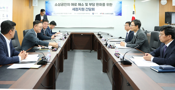 임광현 국세청장이 18일 서울 여의도 소상공인연합회 대회의실에서 열린 소상공인의 애로 해소 및 부담 완화를 위한 세정지원 간담회에서 발언하고 있다. 연합뉴스