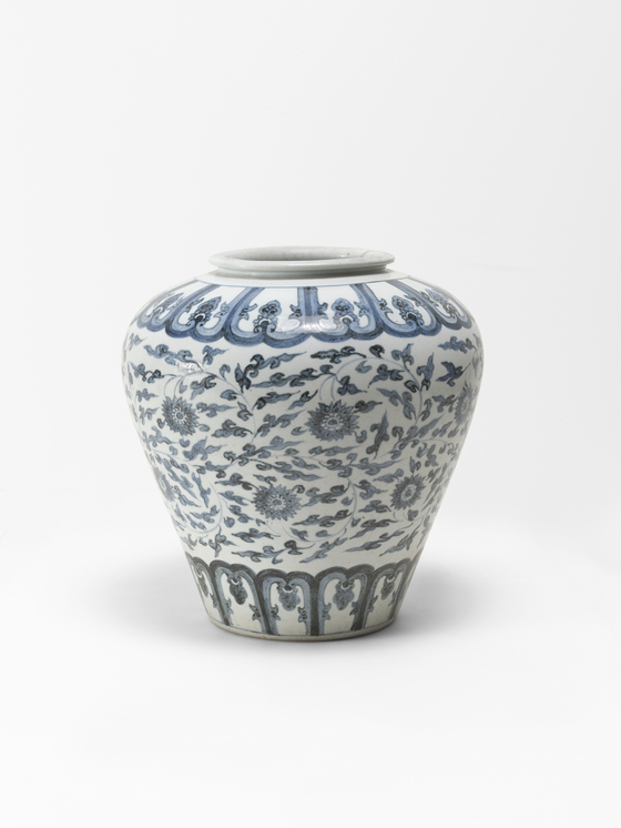 오는 10월 홍콩에서 경매되는 15세기 조선 청화백자. 사진 Christie's