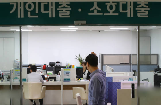 사진은 서울 시내 한 은행의 개인대출 상담창구. 연합뉴스.