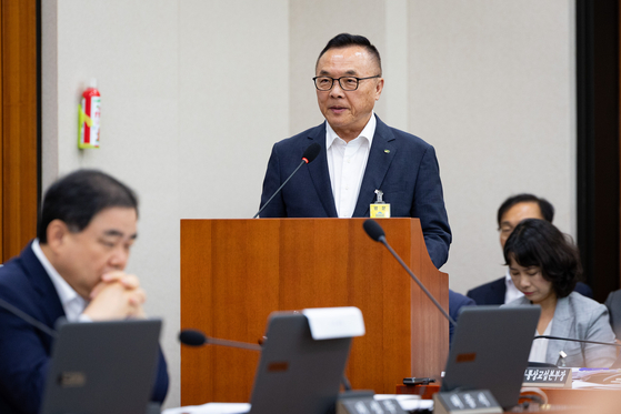 황주호 한국수력원자력 사장이 19일 서울 여의도 국회에서 열린 제428회 국회(임시회) 산업통상자원중소벤처기업위원회 제2차 전체회의에 출석해 의원 질의에 답하고 있다. 뉴스1