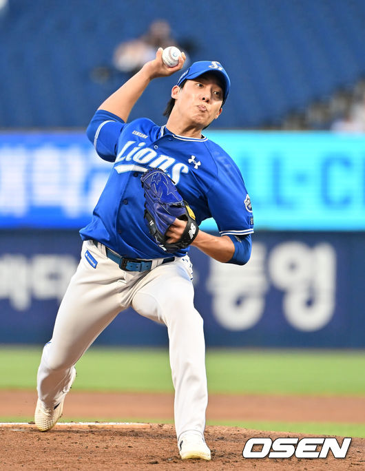 [OSEN=창원, 이석우 기자] 20일 창원NC파크에서 2025 신한 SOL 뱅크 KBO 리그 NC 다이노스와 삼성 라이온즈의 경기가 열렸다. 홈팀 NC는 목지훈이, 방문팀 삼성은 원태인이 선발 출전했다. 삼성 라이온즈 선발투수 원태인이 역투하고 있다. 2025.08.20 / foto0307@osen.co.kr