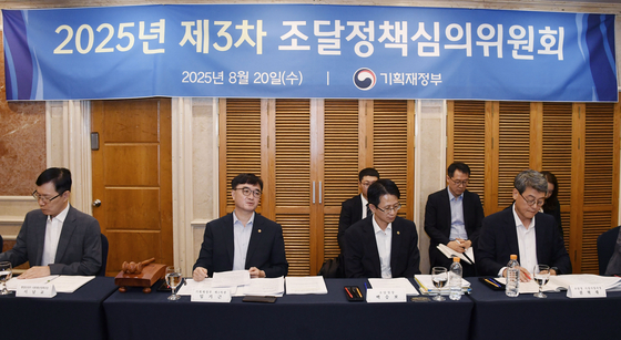 임기근 기획재정부 차관이 20일 서울 영등포구 켄싱턴호텔에서 열린 '제3차 조달정책심의위원회'를 주재하고 있다. 사진 기획재정부
