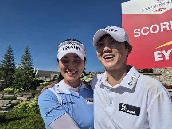 지난 6월 LPGA 투어 다우 챔피언십에 팀을 이뤄 출전한 윤이나(왼쪽)와 박성현. 이 대회가 박성현이 슬럼프에서 벗어나는 출발점이 됐다. 성호준 기자