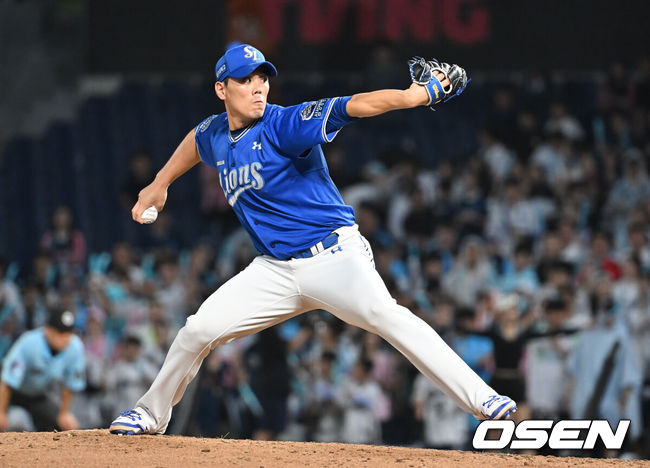 [OSEN=창원, 이석우 기자] 19일 창원NC파크에서 2025 신한 SOL 뱅크 KBO 리그 NC 다이노스와 삼성 라이온즈의 경기가 열렸다. 홈팀 NC는 라일리가, 방문팀 삼성은 후라도가 선발 출전했다. 삼성 라이온즈 김재윤이 역투하고 있다. 2025.08.19 / foto0307@osen.co.kr