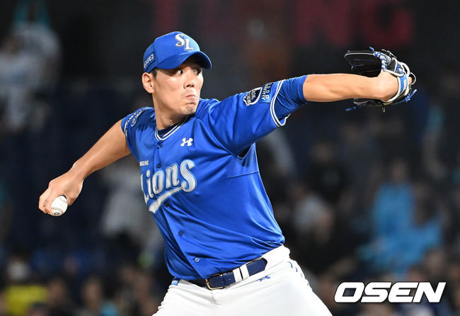 [OSEN=창원, 이석우 기자] 20일 창원NC파크에서 2025 신한 SOL 뱅크 KBO 리그 NC 다이노스와 삼성 라이온즈의 경기가 열렸다. 홈팀 NC는 목지훈이, 방문팀 삼성은 원태인이 선발 출전했다. 삼성 라이온즈 김재윤이 역투하고 있다. 2025.08.20 / foto0307@osen.co.kr