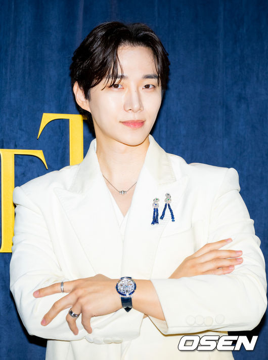[OSEN=민경훈 기자] 그룹 2PM 출신 배우 겸 가수 이준호가 27일 오후 서울 광진구 광장동의 한 리조트에서 진행된 브랜드 포토 행사에 참석했다.한편, 이준호는 내년 1월 한국을 시작으로 글로벌 팬 콘서트를 진행한다.배우 이준호가 입장하며 포즈를 취하고 있다. 2024.11.27 / rumi@osen.co.kr